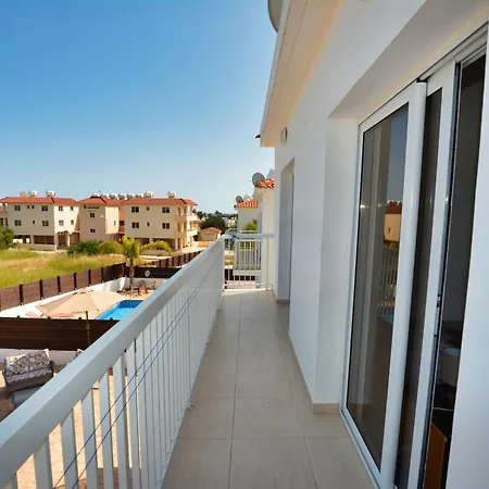 Villa Nissi Ourania *