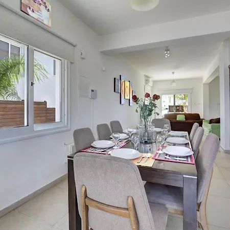 Villa Nissi Ourania *