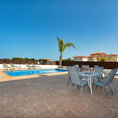 Villa Nissi Ourania *