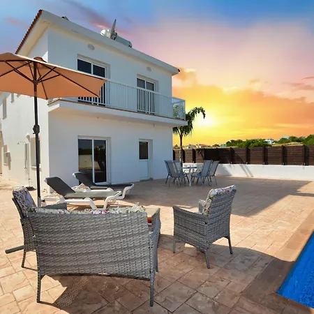 Villa Nissi Ourania *